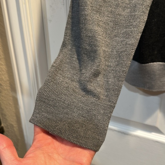 NWT! Express Men’s Merino Wool Gray Colorblock Crew Sweater L - Picture 6 of 8